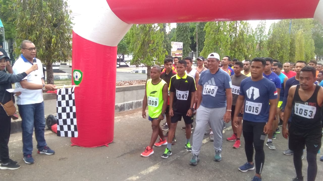 Yonif 734 Juara Lomba Lari 10 Km di HUT Kota Langgur