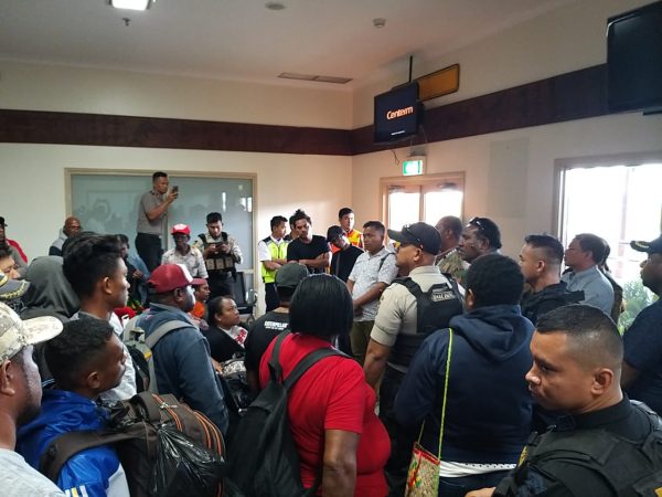 Ratusan Penumpang Sriwijaya Air Terlantar di Bandara Timika