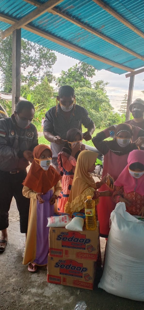 Ditubun Sambangi 32 Anak Yatim Bagi Sembako dan Masker
