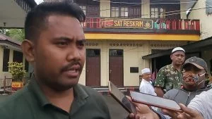 Keterangan Pers PH Rahayaan di Sat Reskrim Polres Malra Keterangan Pers PH Rahayaan di Sat Reskrim Polres Malra