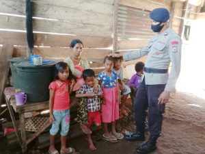 Brimob Maluku bagi sembako dan blusukan ke pangkalan ojek