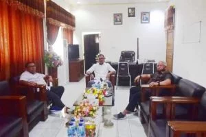 Ini pertemuan Wakil Ketua DPRD Kota Tual, Ali Mardana bersama Ketua DPRD Malra dan Wakil Ketua DPRD Malra, Bosco Rahawarin