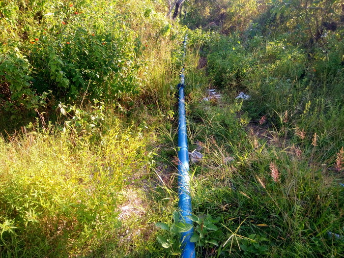 Ini pipa air proyek irigasi desa ngadi dari lokasi solar sel menuju bak penampung air