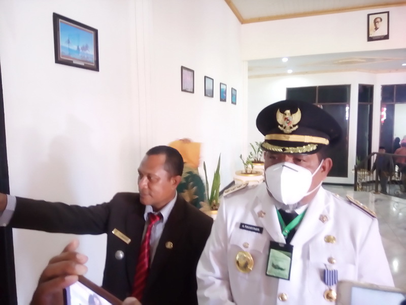 Walikota Tual Pakai Penangkal Anti Covid-19 Di HUT RI ke 75