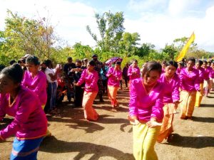 Walikota bersama Waka DPRD Kota Tual dijemput secara adat Kei di Teluk Luv