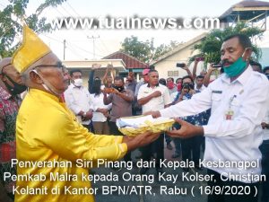 penyerahan siri pinang di Kantor Pertanahan Malra