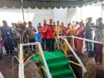 Upacara-adat-peletakan-batu-pertama-pembangunan-pastoran-Ohoijang