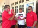 Pendeta-Tipialy-terima-tumpeng-di-HUT-PDI-Perjuangan-ke-48