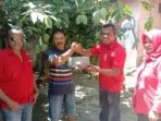 Tokoh-masyarakart-UN-terima-kado-ultah-PDI-perjuangan-ke-48