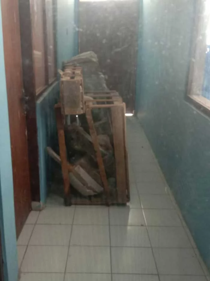 Direktur CV. Aska Read, Muchlis baru dapat membelanjakan satu antena radio dan kabel yang baru diserahkan ke Kantor RRI Tual tanggal 23 september 2020,