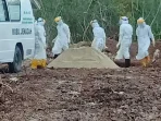 pemakaman-jenasah-covid-19-wem-rahakbaw-di-Ohoi-Namar