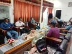 penyerahan-surat-pernyataan-sikap-aliansi-peduli-malra-di-DPRD-Malra