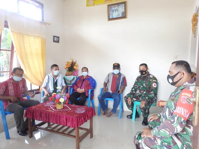 Babinsa Koramil Tual kawal vaksinasi covid-19 bagi purnawirawan