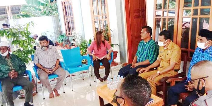 Wawali-Tual-dan-Sekda-Kota-Tual-hadiri-perdamaian-keluarga-kasus-wearhir