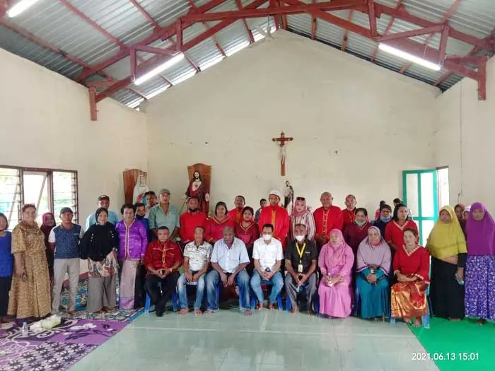 Keluarga-Besar-Tamnge-dan-Tamher-Kota-Tual-bersama-Panitia-Pentahbisan-Gereja-Katolik-Paroki-Ohoijang