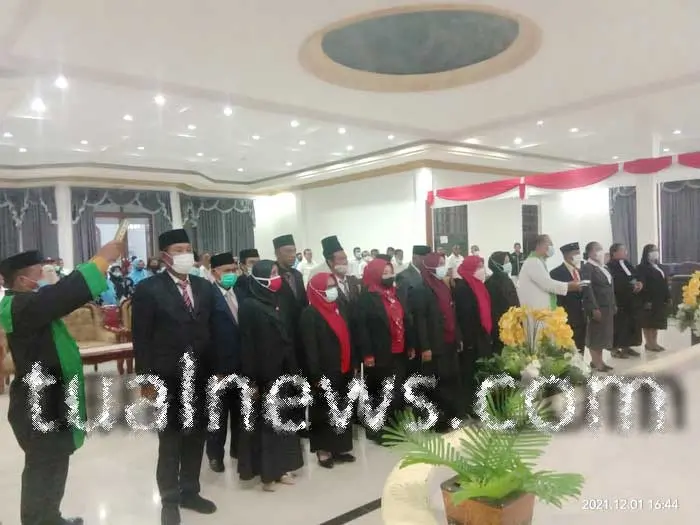 Walikota-Tual-Melantik--Kepsek-SD-dan-SMP-Kota-Tual