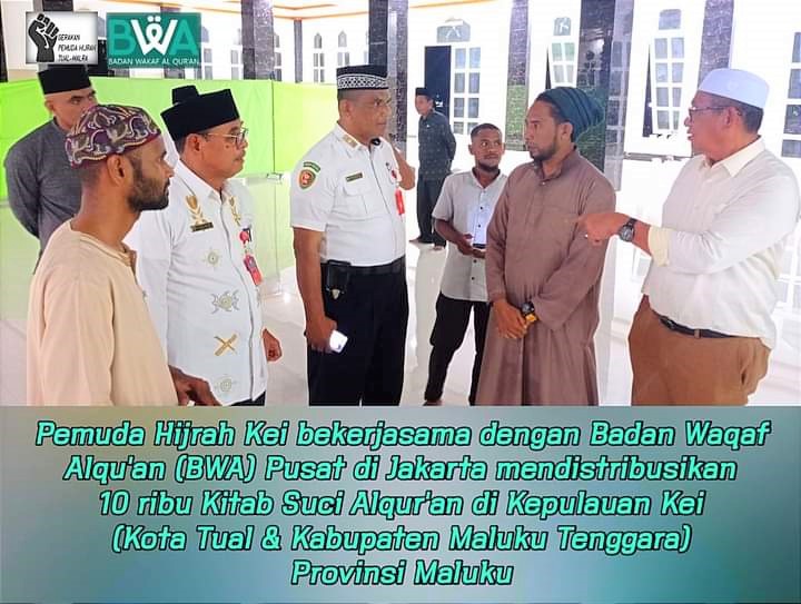 Bupati-Malra-menerima-10-ribu-al-quran-di-tanah-kei.