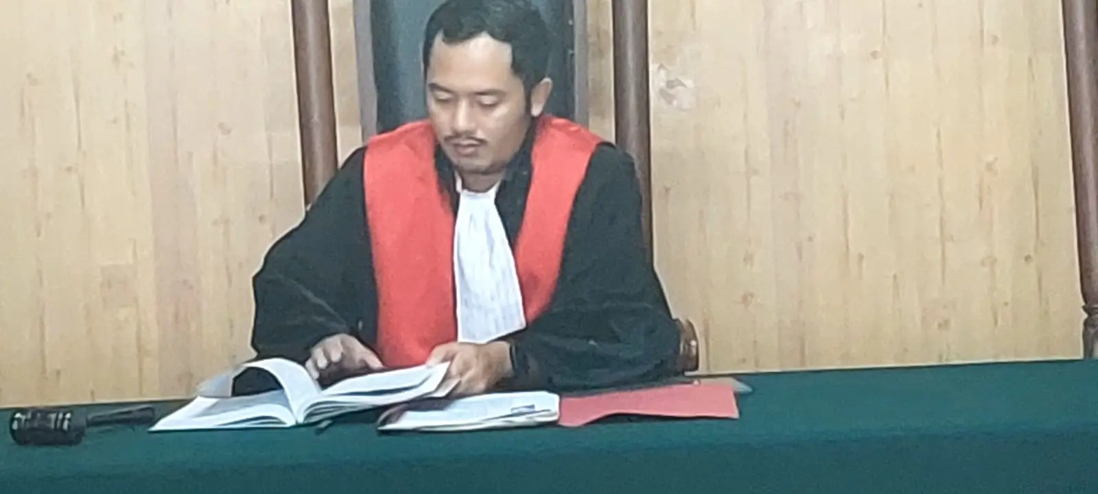 Hakim-Tunggal-PN-Tual-yang-memimpin-sidang-praperadilan-BNN.