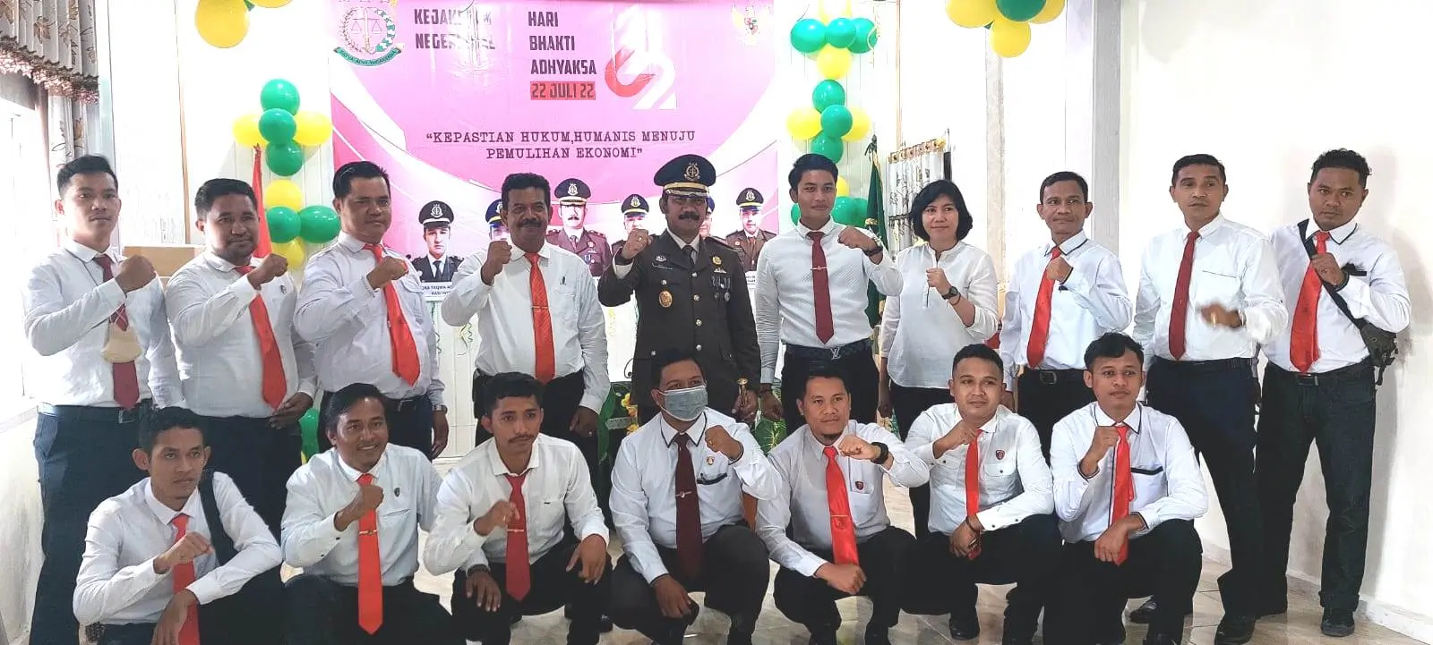 Kepala-Kejaksaan-Negeri-Tuakl-bersama-Satreskrim-Polres-Tual.