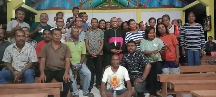 Uskup-Amboina-bersama-umat-Stasi-Ohoidertutu.