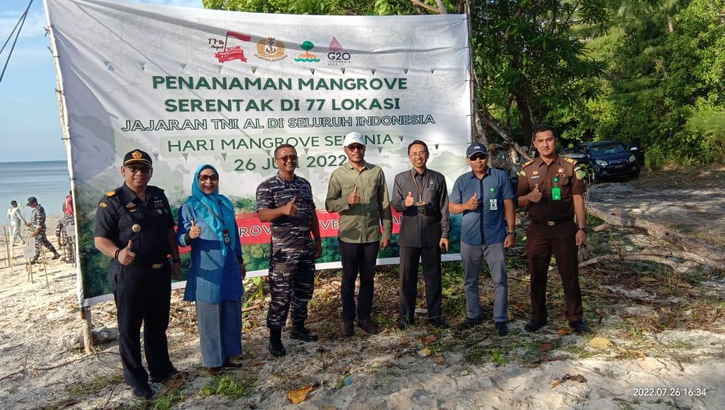 Penanaman-serentak-mangrove-seluruh-indonesia-lanal-tual.
