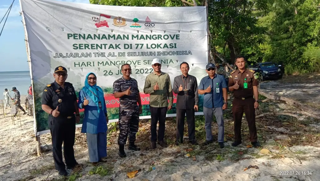 penanaman-serentak-mangrove-seluruh-indonesia-Lanal-Tual.