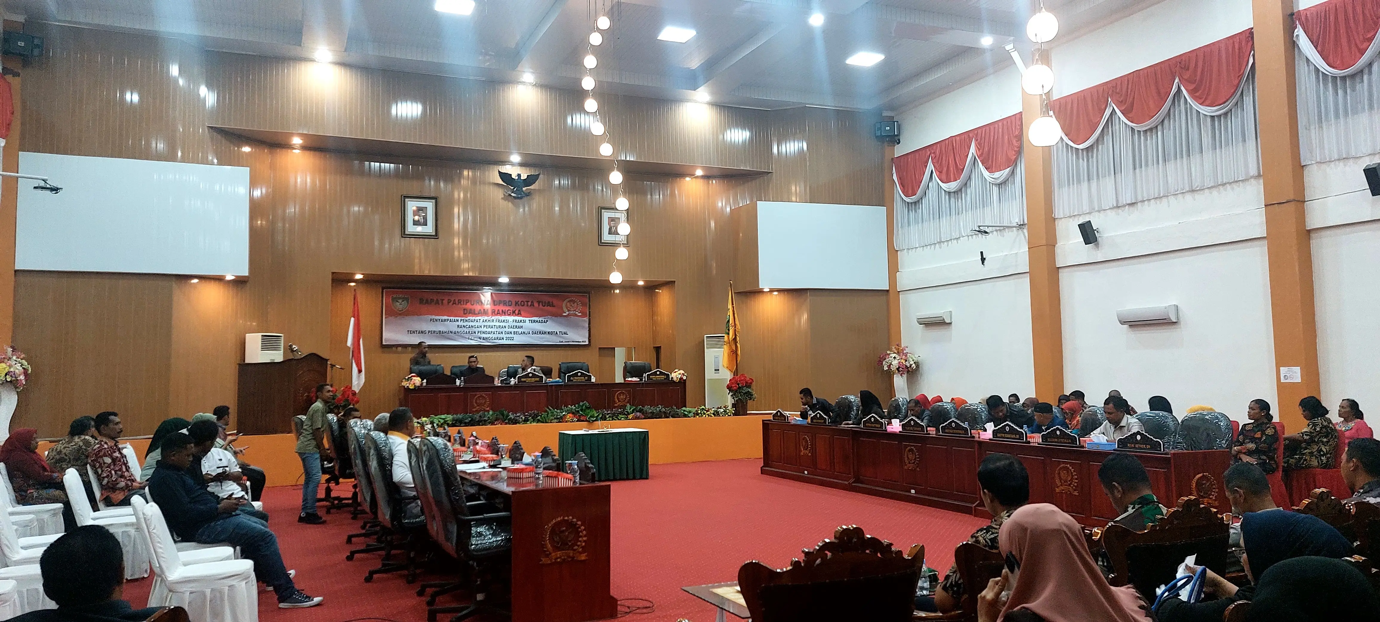 Suasana sidang paripurna DPRD Kota Tual jumat. Sidang discors dua kali karena tak mencapai quorum