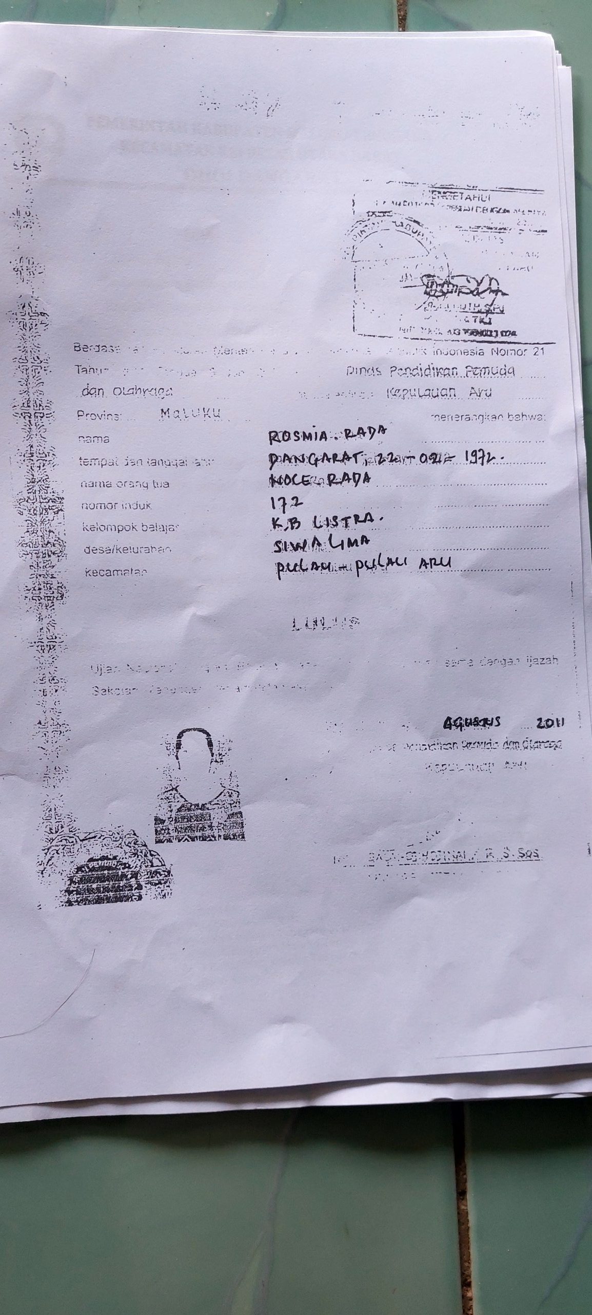 Ini ijasah yang digunakan Kepala Ohoi Dangarat dalam berkas pencalonan yang diambil warga di Bagian Hukum Kantor Bupati Malra