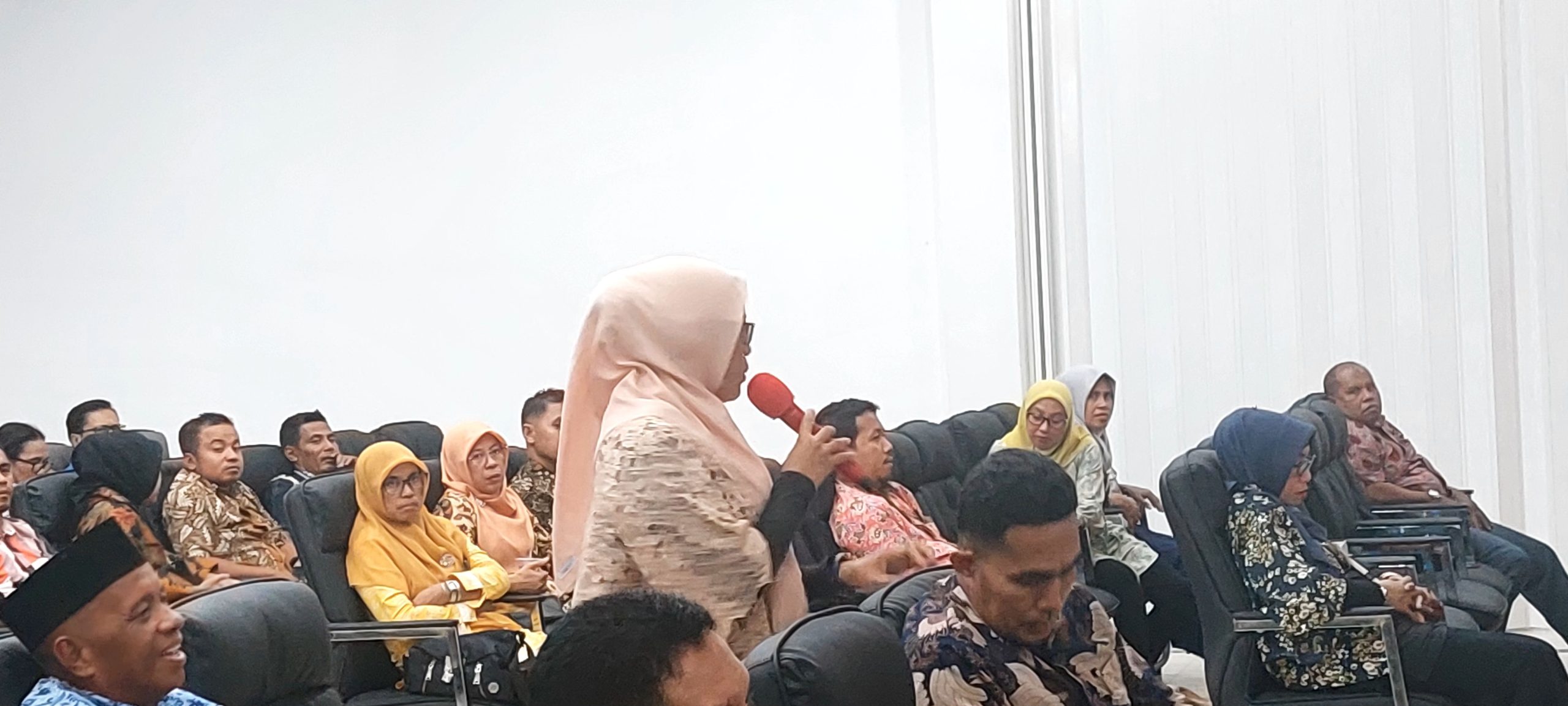 Para peserta APIP 11 kab / kota Maluku di Balai Kota Tual dalam kegiatan seminar dan pengawasan