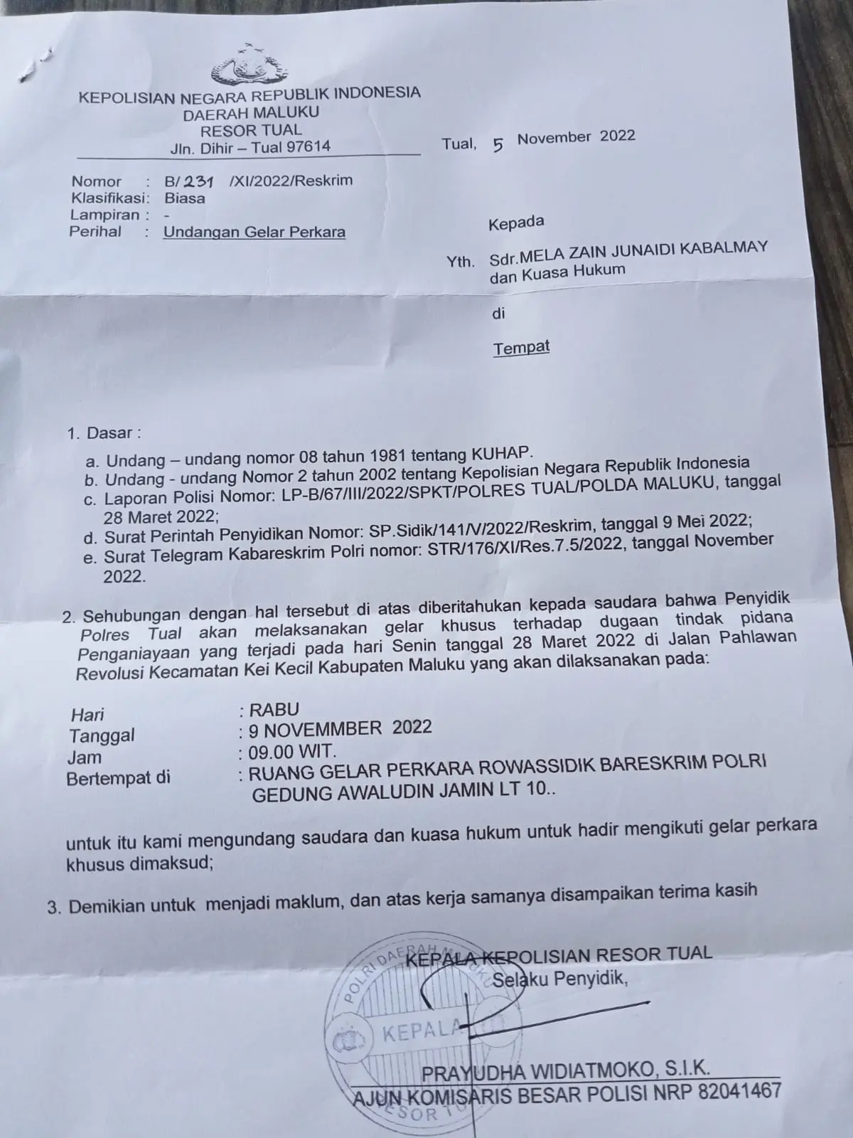 Ini bukti surat undangan gelar kasus ini di Mabes Polri yang diterima Kuasa Hukum korban, Gasandi Renfaan, S.H
