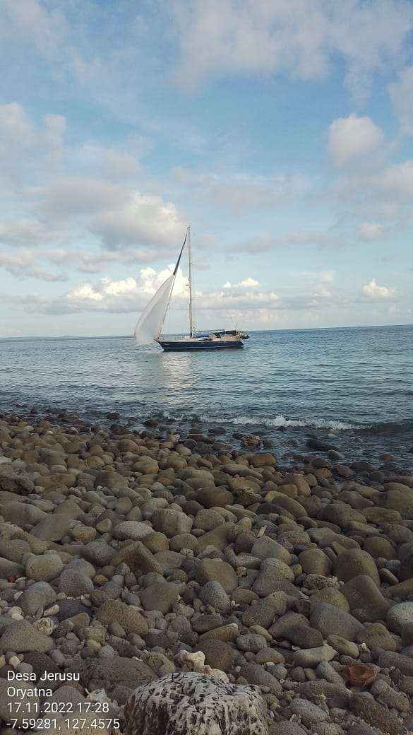 Ini kapal asing terdapampar ditemukan warga di Kabupaten MBD tepat diperairan Desa Jerusu, kamis 17 November 2022