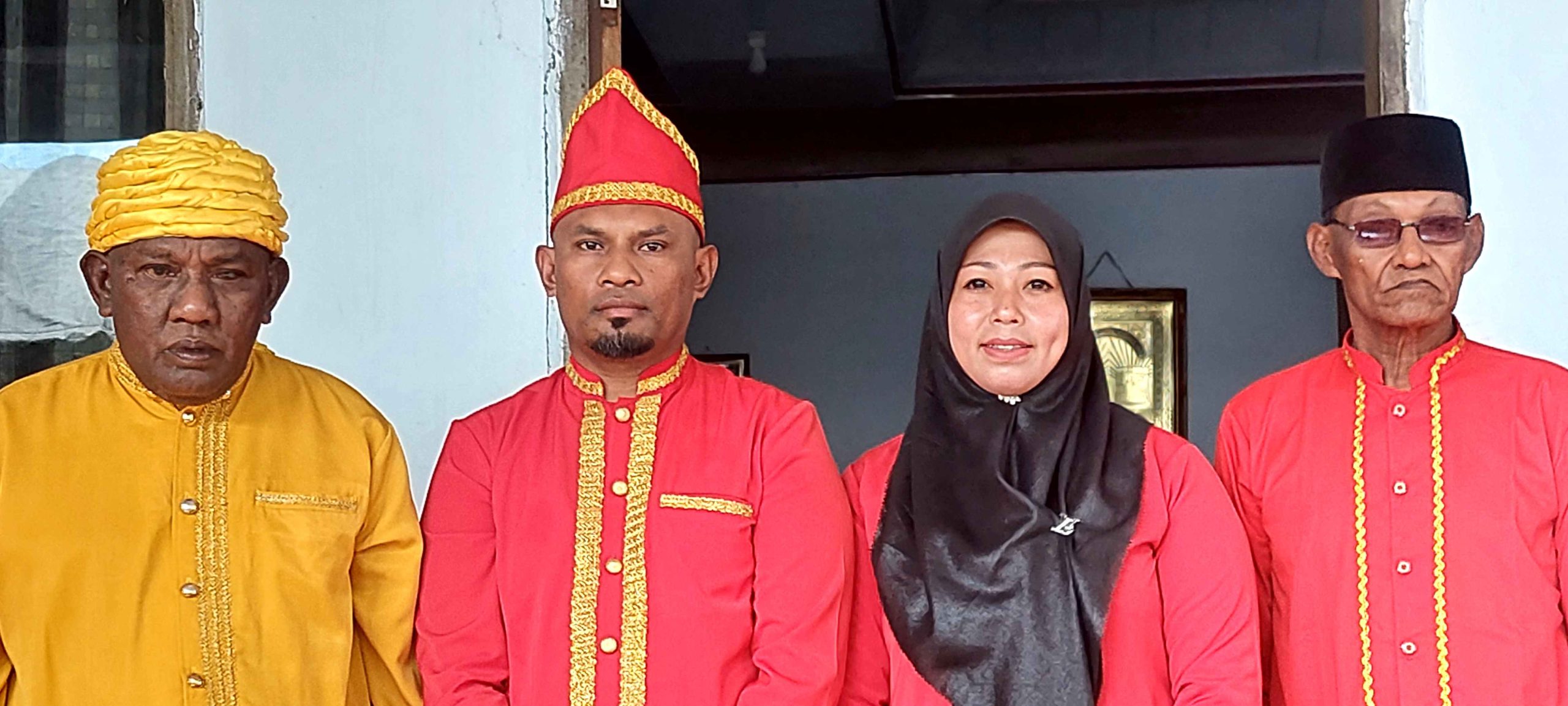 Pengukuhan adat Kei Calon Tunggal Kepala Ohoi Tual, Amir Fauzan Tamher di kediaman Raja Tual