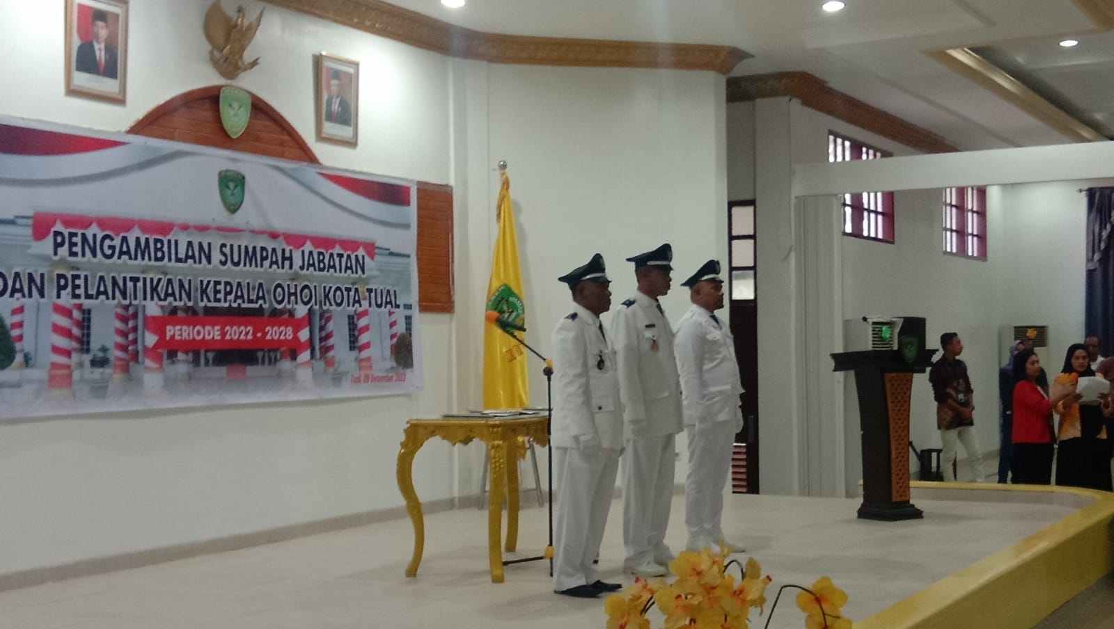 Walikota Tual melantik dan mengambil sumpah jabatan Kepala Ohoi Tual, Taar dan Tamedan, jumat 09 Desember 2022