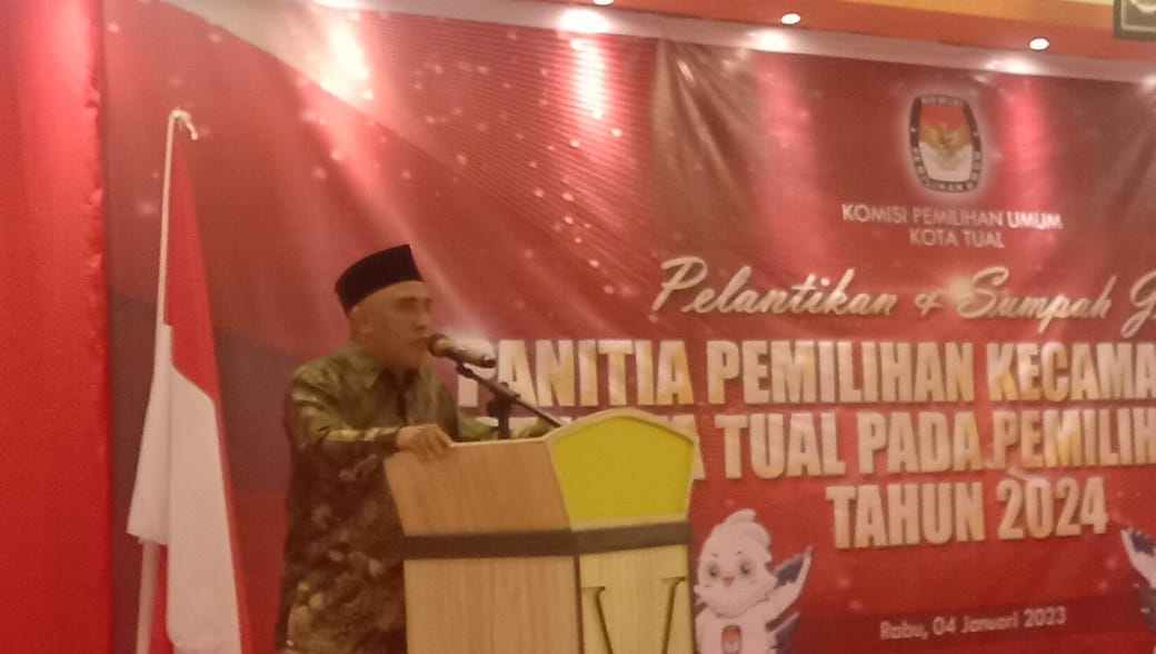 Plh Ketua KPU Provinsi Maluku, Hanafi Renwarin yang hadir dan memberikan sambutan