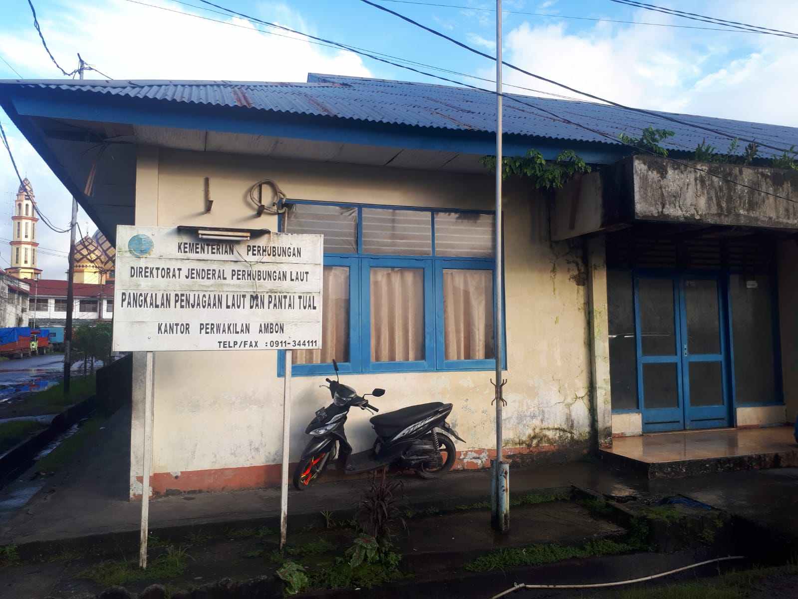 Ini kondisi kantor PLP Kelas II Tual Perwakilan Ambon, selama tujuh tahun tidak terurus dan dipertanyakan anggaran operasional kantor tersebut yang diduga disunat pejabat sebelumnya