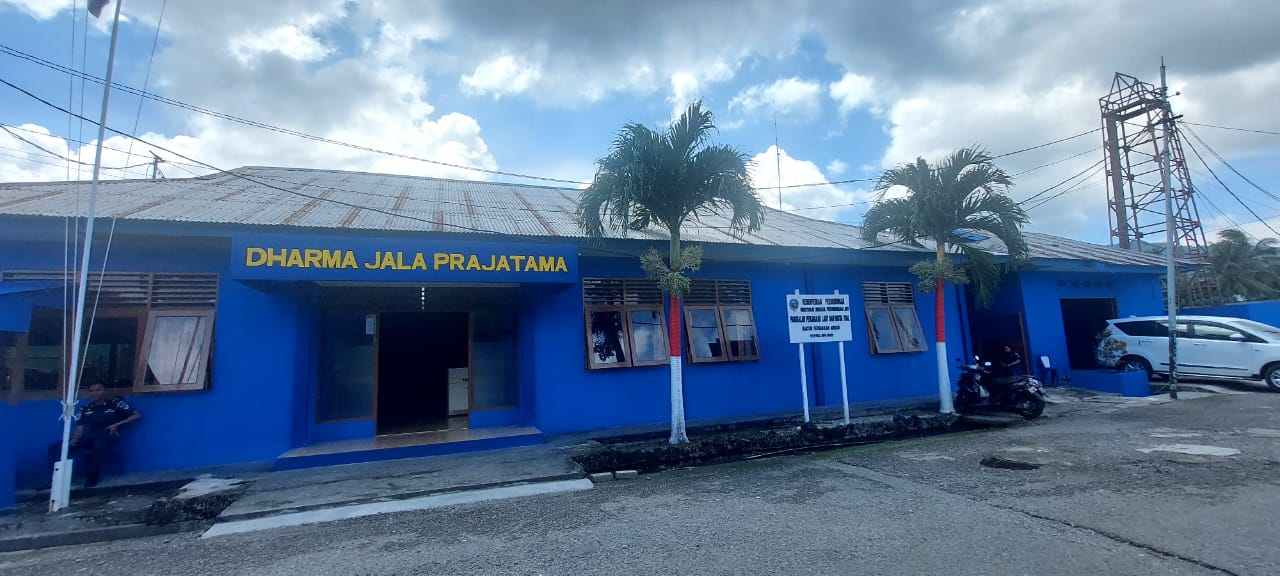 Ini Kantor PLP Kelas II Tual Perwakilan Ambon, Provinsi Maluku yang direhabilitasi Kepalal PLP Kelas II Tual, Capt Jhon F. Shihaya saat baru menjabat Agustus 2022