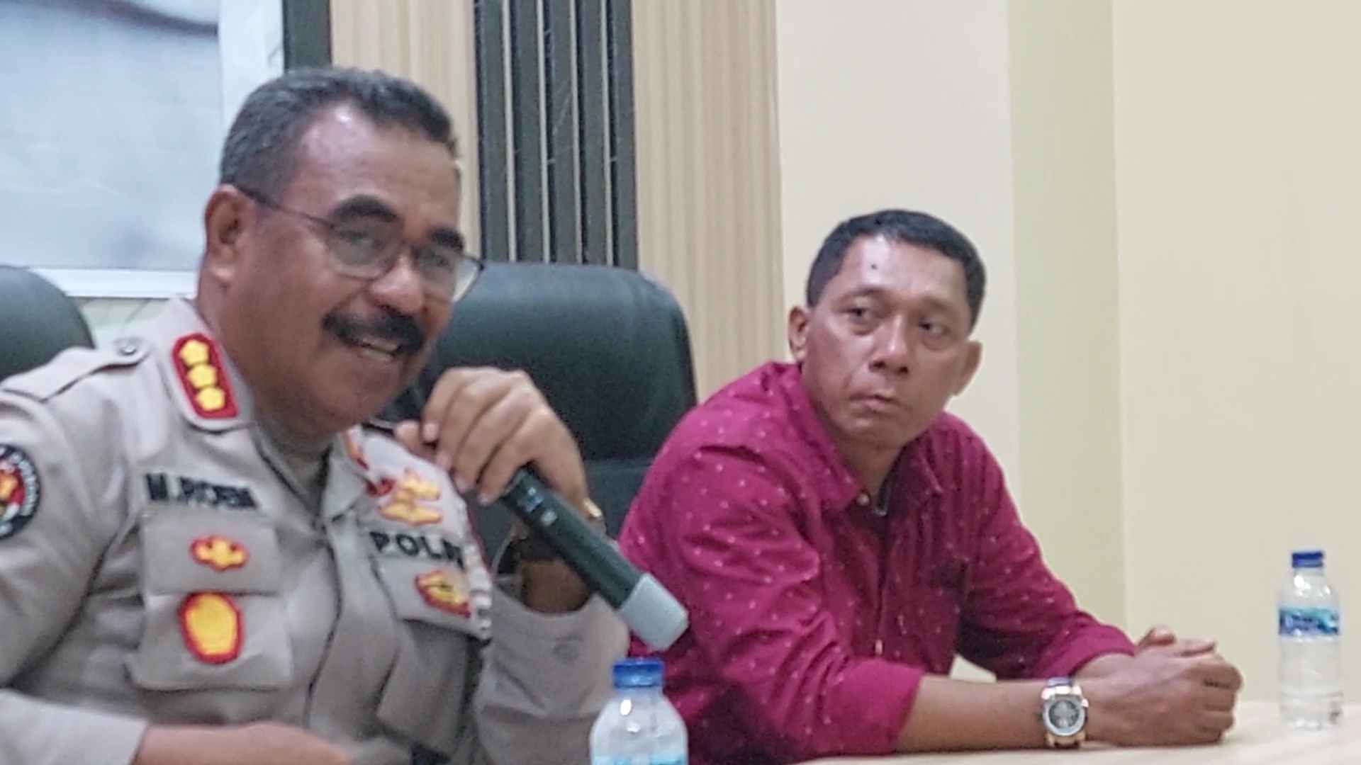 Konferensi Pers Polda Maluku, Mantan Kasat Reskrim Polres Tual, IPTU Hamin Siompu meminta maaf kepada Institusi Polri dan BNN