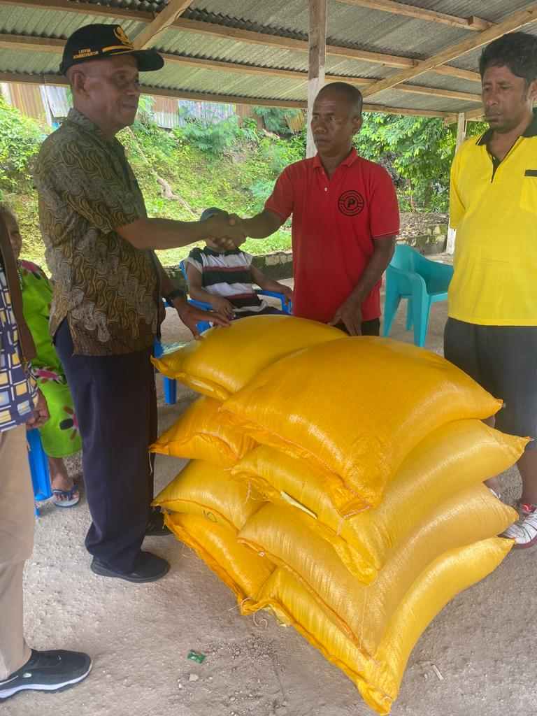 Ini bantuan sosial Dinsos Kota Tual kepada warga kompleks Yarler terdampak konflik, senin 6 Februari 2023