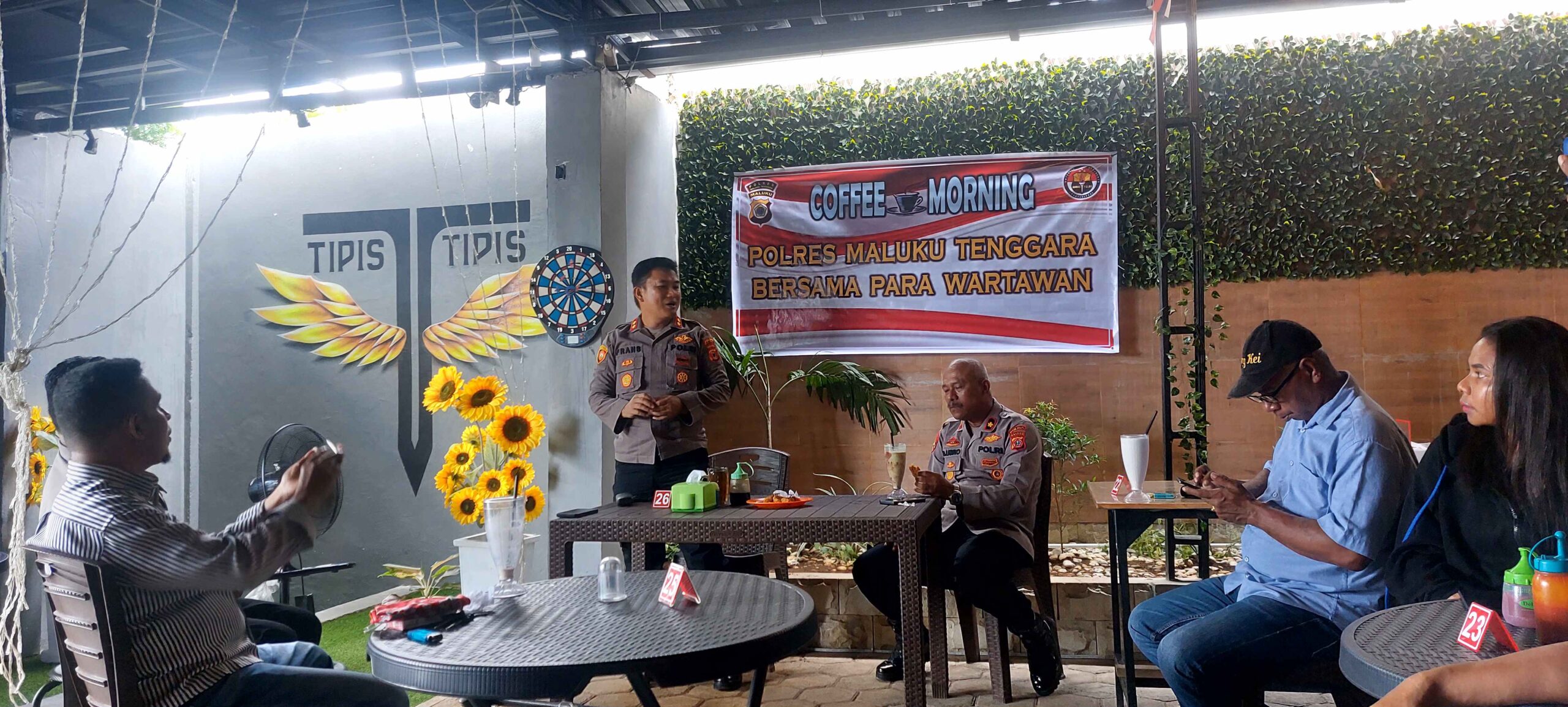 Kapolres Malra Coffee Morning bersama wartawan di Kafe Tipis - Tipis, rabu ( 08 /3 /2023)
