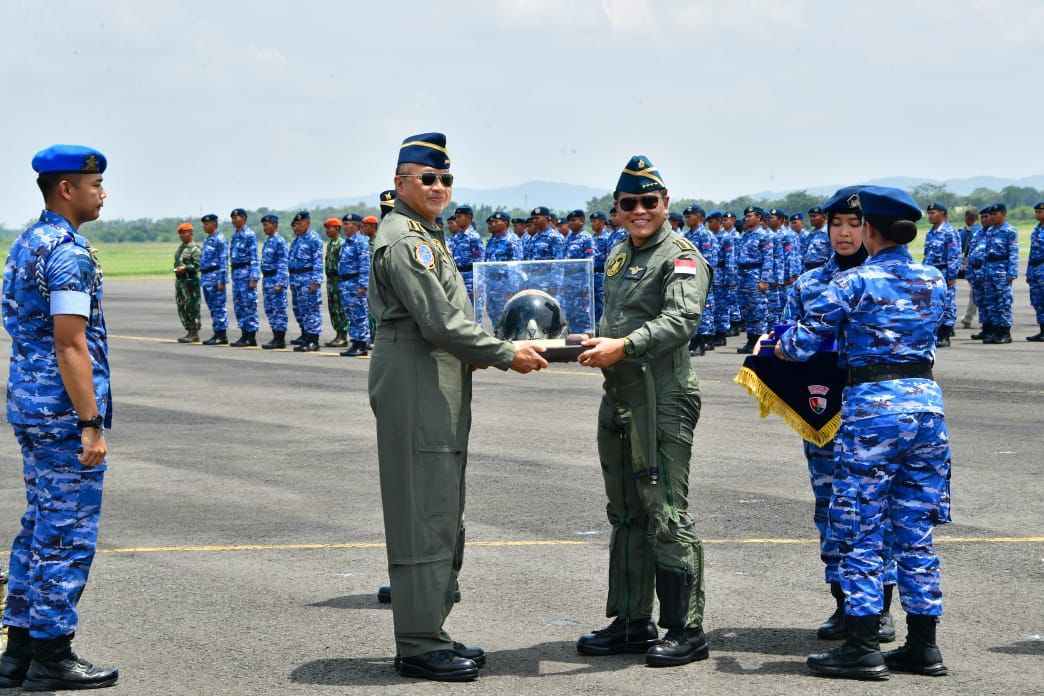 Keren… Jajal F16, Kasal Terima Brevet Wing Penerbang Kehormatan Tni Au 1 Img 20230322 wa0013