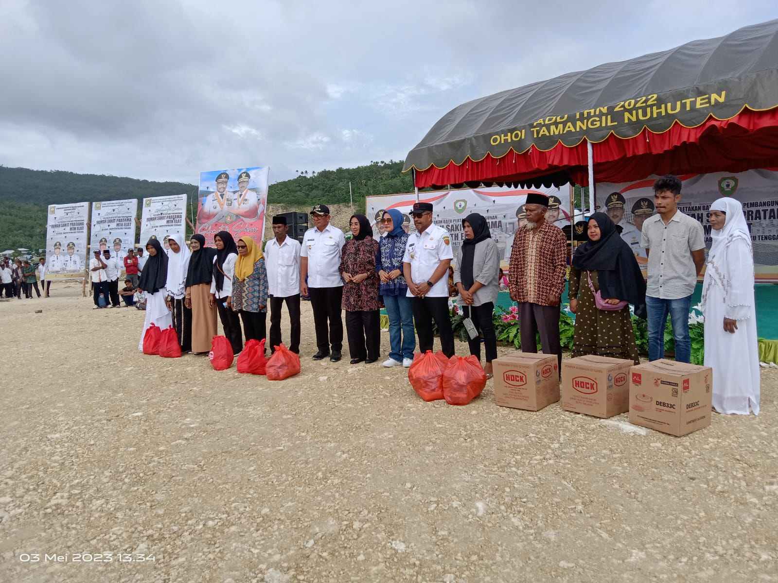 75 paket bantuan sosial diserahkan Bunda Widya Pratiwi Murad kepada warga Kei Besar, Rabu 03 Mei 2023