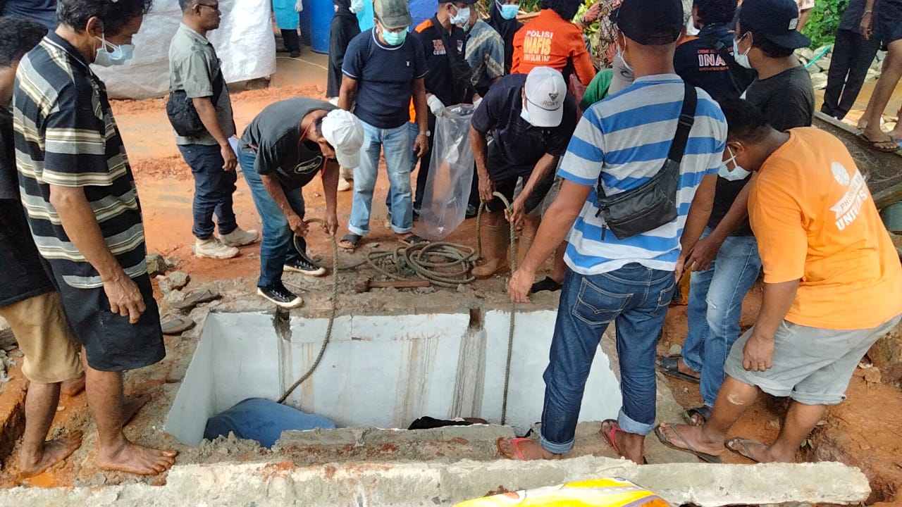 Makam pendeta Flo dibongkar Tim Polda Maluku untuk autopsi