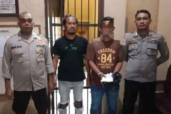Tersangka utama pemuda DF, berbaju coklat yang ditangkap Satreskrim Polres Tual dan mendekam di Rutan Polda Maluku, Minggu 19 Pebruari 2023