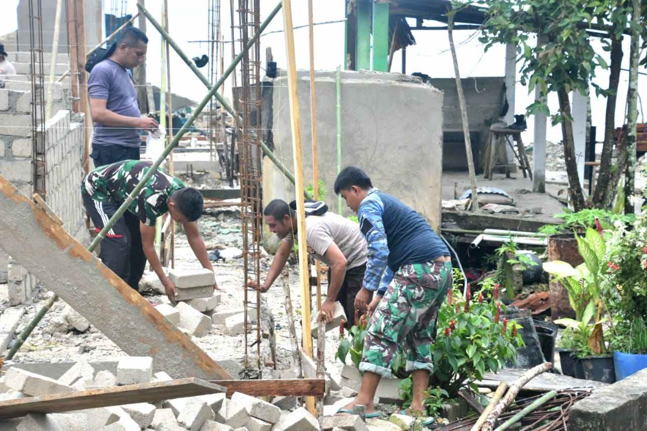 Solidaritas TNI - Polri Bersama Warga Ohoi Ngurdu Bersatu menyukseskan Program TNI TMMD ke 116 Kodim 1503 / Tual
