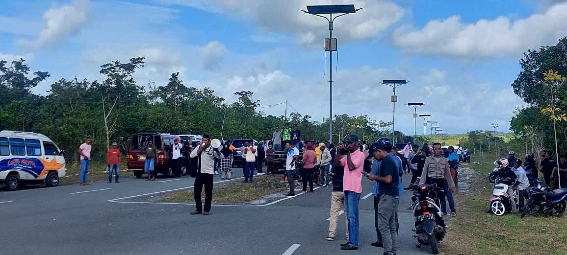 Orasi Ye Husein Al Hamid dipertigaan masuk Kantor Bupati Malra, Jumat 21 Juli 2023