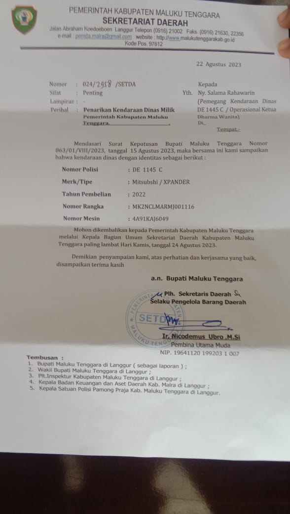 Ini bukti surat tertulis resmi PLH Sekda Malra kepada Ny. Salama Rahawarin untuk penarikan kendaraan dinas milik Pemkab Malra