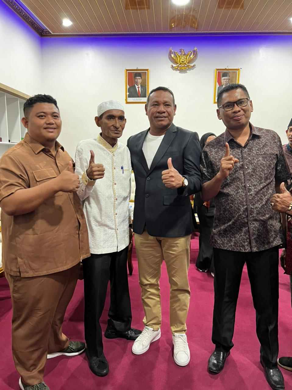 Sekda Kota Tual ketika mendaftarkan diri sebagai Calon Penjabat Wali Kota Tual bersama Anggota DPRD Kota Tual, Rabu 30 Agustus 2023