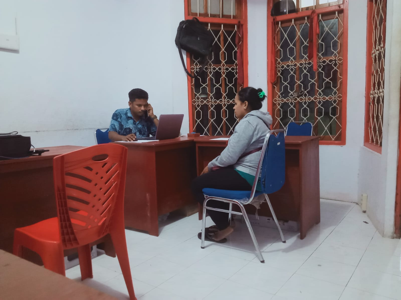 Korban penganiayaan yang adalah Perempuan Kei, Dewa Putu Mayasari diperiksa penyidik Satreskrim di Polres Malra, Jumat malam 06 September 2023