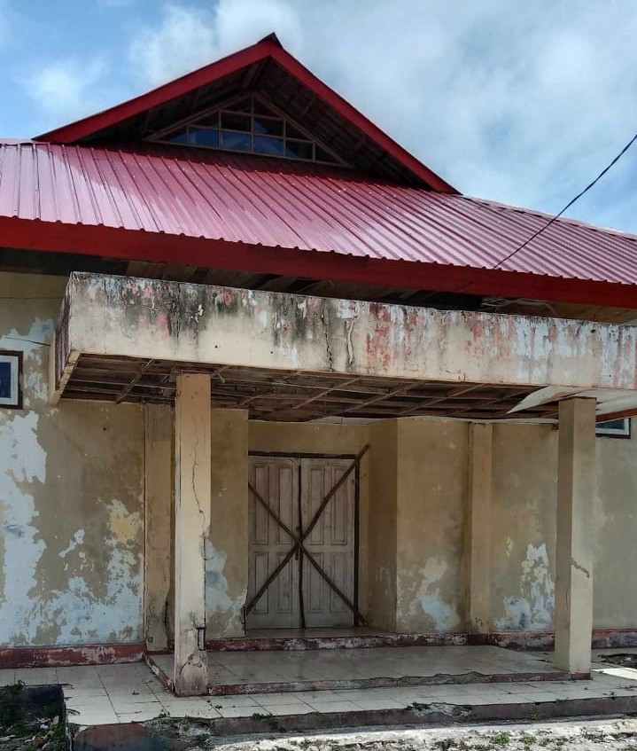 Ini bukti pemalangan Kantor Camat Tayando Tam, Selasa siang ( 17 /10/2023)