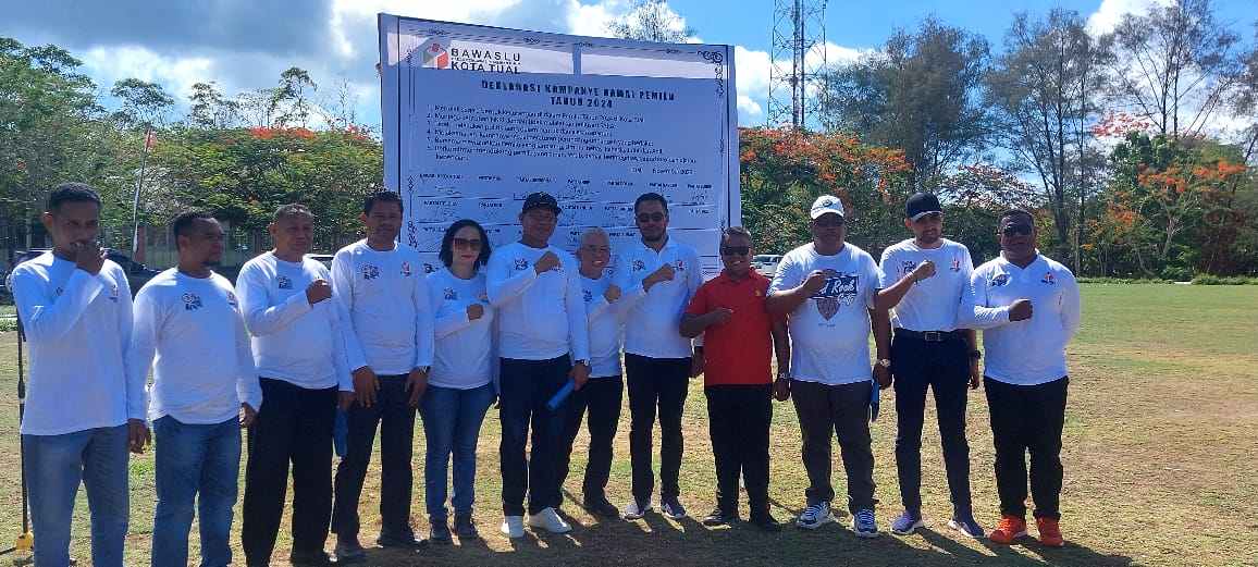 Ini 12 Pimpinan Parpol Kota Tual yang deklarasi pemilu damai 2024 di Kota Tual, Jumat ( 01/12/2023)